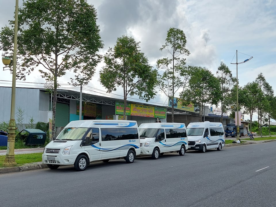 Dịch vụ xe 16 chỗ sân bay Tân Sơn Nhất của Thuexehuydat.com Đảm bảo đúng giờ, đúng lịch trình