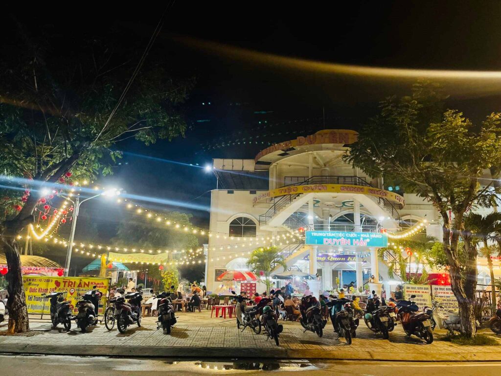 Nhà hàng duyên hải 