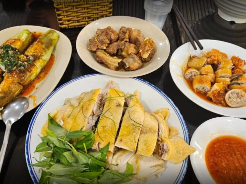 Cơm gà hạnh hương